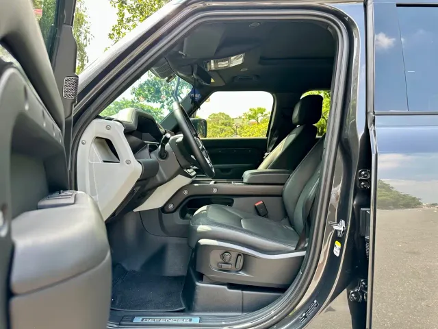 Land Rover Defender — Фото автомобиля 12