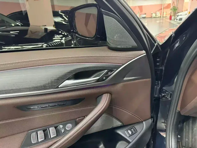 BMW 5 Series — Фото автомобиля 6
