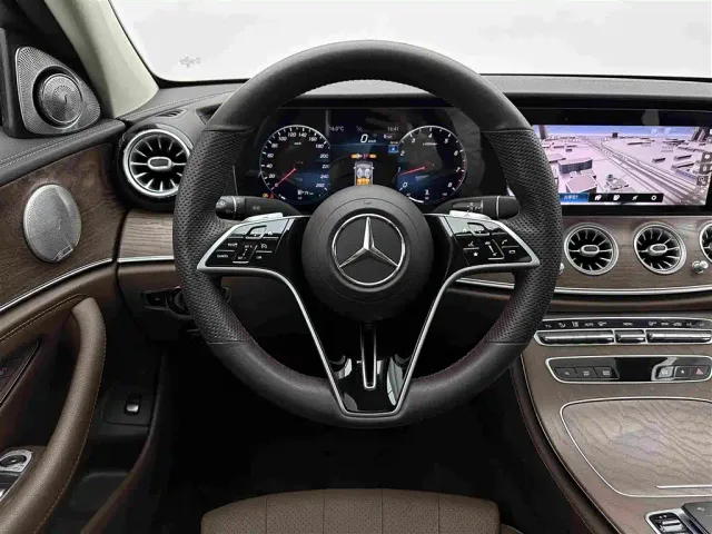 Mercedes-Benz E-Class — Фото автомобиля 9