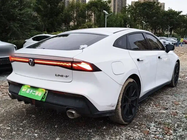 Changan UNI-V — Фото автомобиля 6