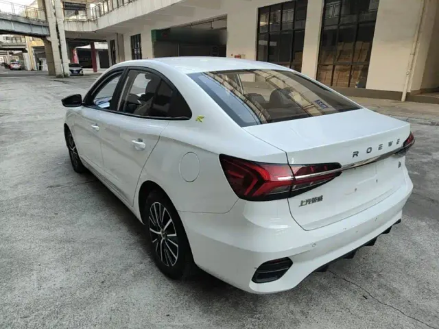 Roewe i5 — Фото автомобиля 4