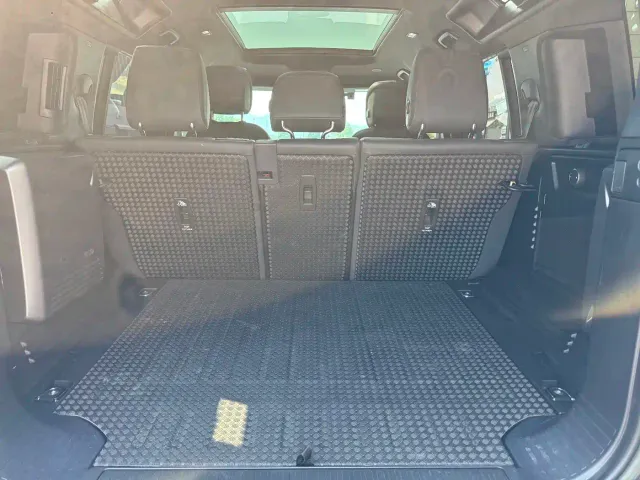Land Rover Defender — Фото автомобиля 12