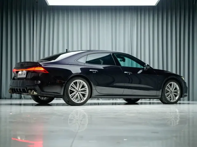 Audi A7L — Фото автомобиля 10