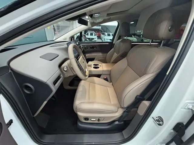 Li Auto i8 — Фото автомобиля 7