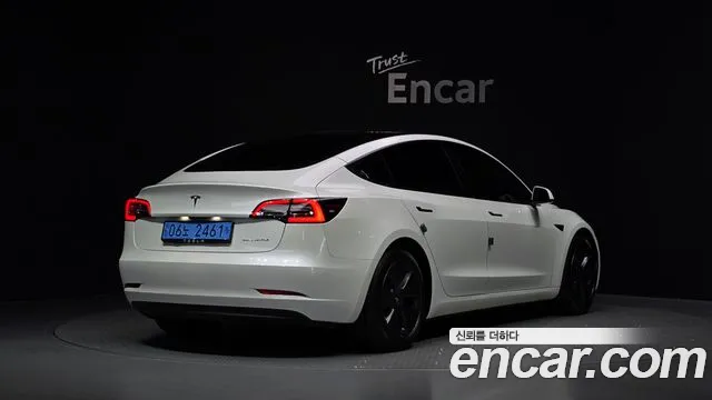 Tesla Model 3 — Фото автомобиля 2