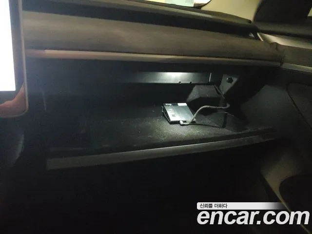Tesla Model 3 — Фото автомобиля 19