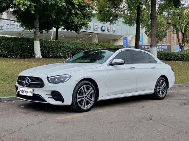 Фотография автомобиля — Mercedes-Benz E-Class