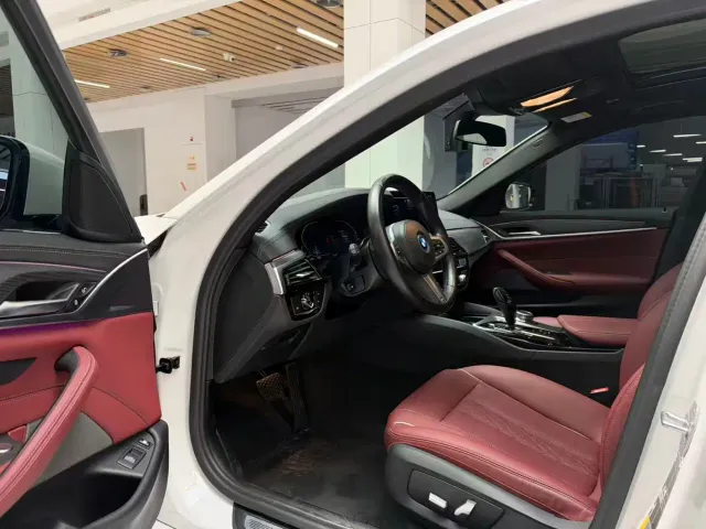 BMW 5 Series — Фото автомобиля 9