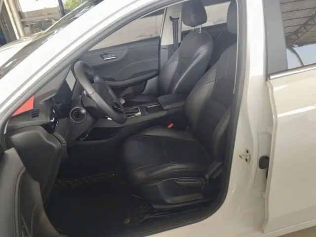 Roewe i5 — Фото автомобиля 14