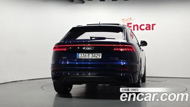 Audi Q8 55 TFSI quattro Premium — Фото автомобиля 4