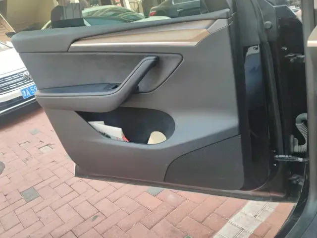 Tesla Model Y — Фото автомобиля 7