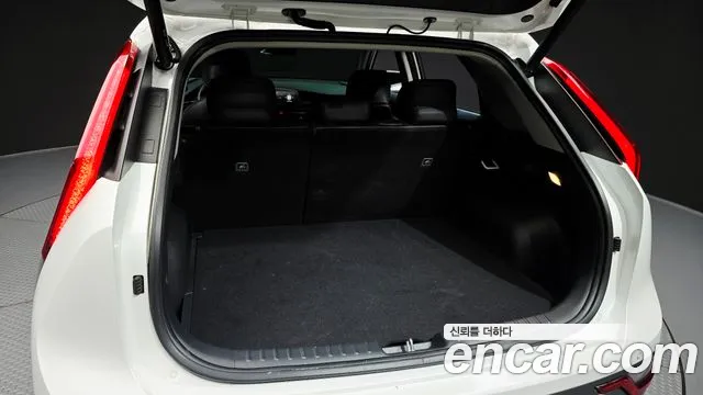 Kia Niro — Фото автомобиля 19