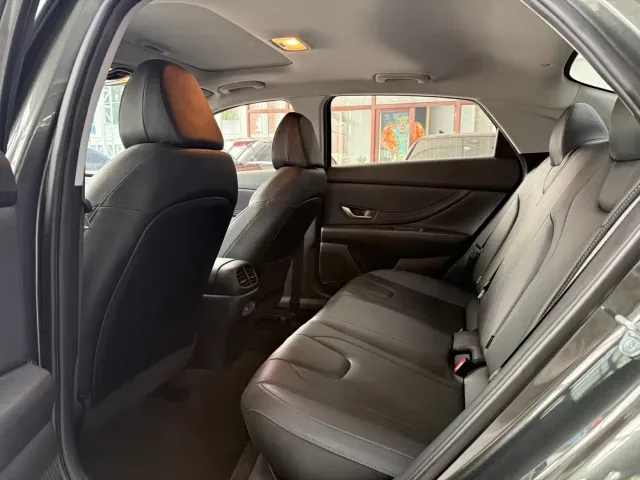 Hyundai Elantra — Фото автомобиля 6