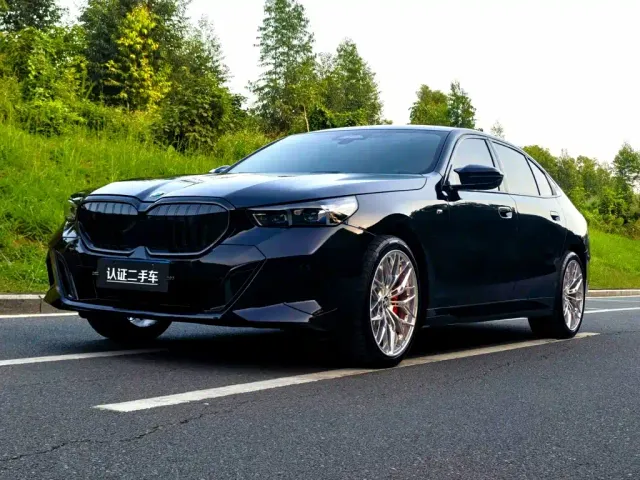 Фотография автомобиля — BMW 5 Series