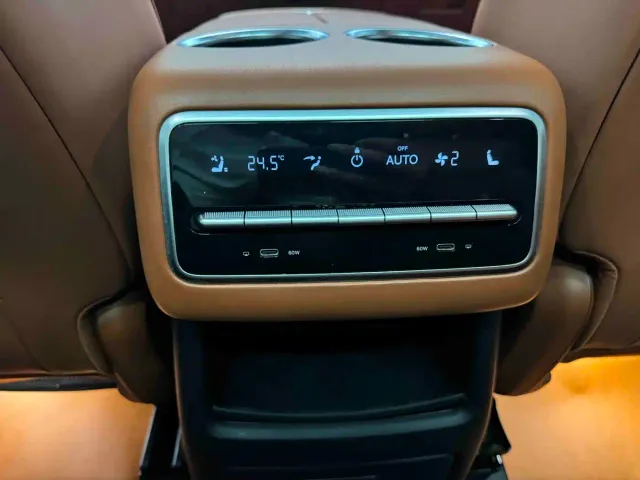 Li Auto L8 — Фото автомобиля 18