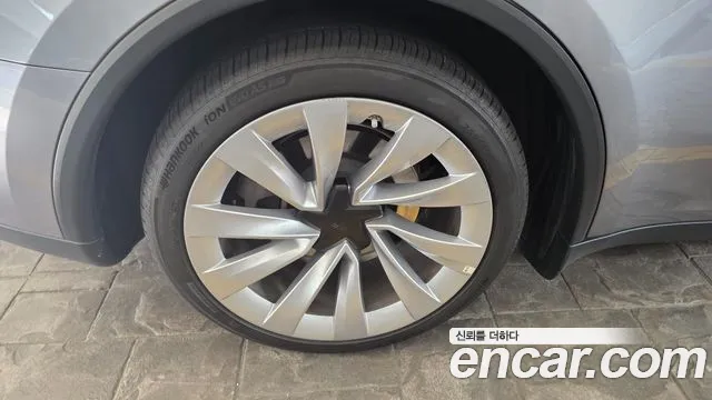 Tesla Model Y — Фото автомобиля 7