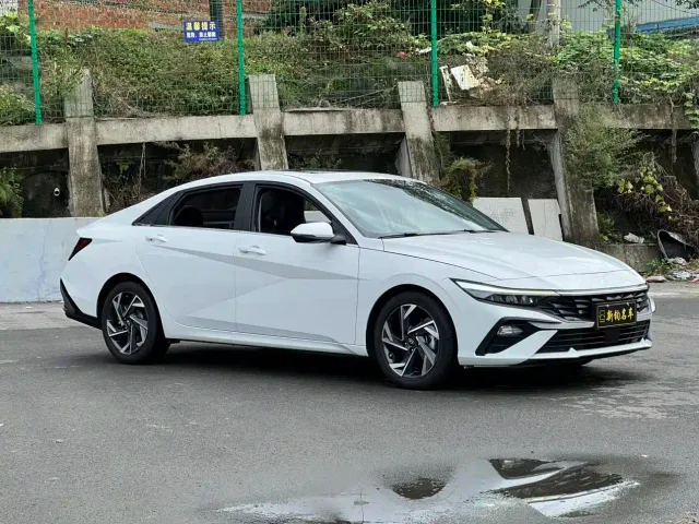 Hyundai Elantra — Фото автомобиля 3