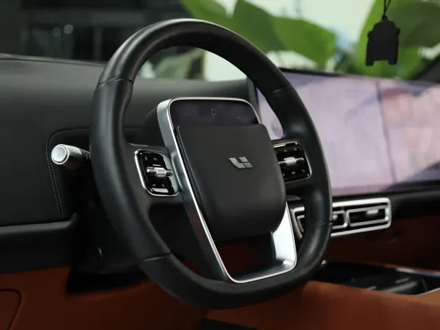 Li Auto L8 — Фото автомобиля 7