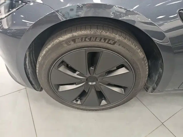 Tesla Model 3 — Фото автомобиля 22