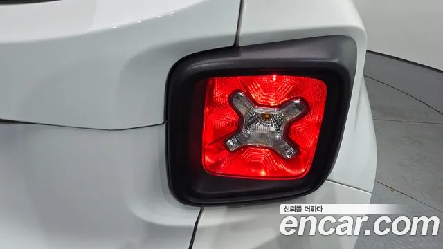 Jeep Renegade — Фото автомобиля 23