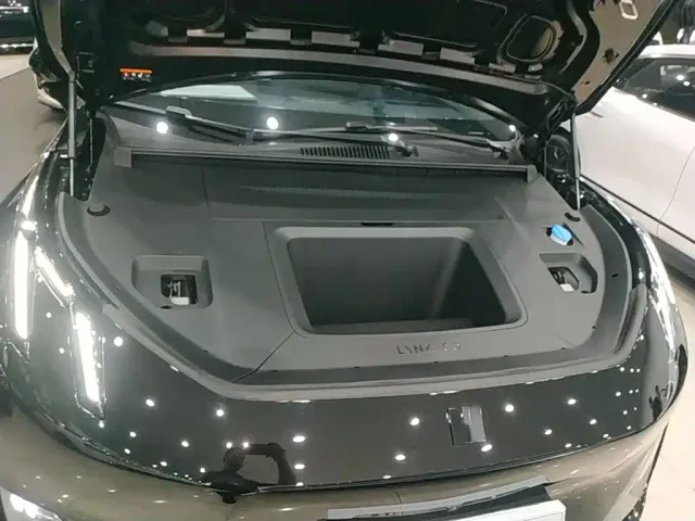 Lynk & Co Z20 — Фото автомобиля 19