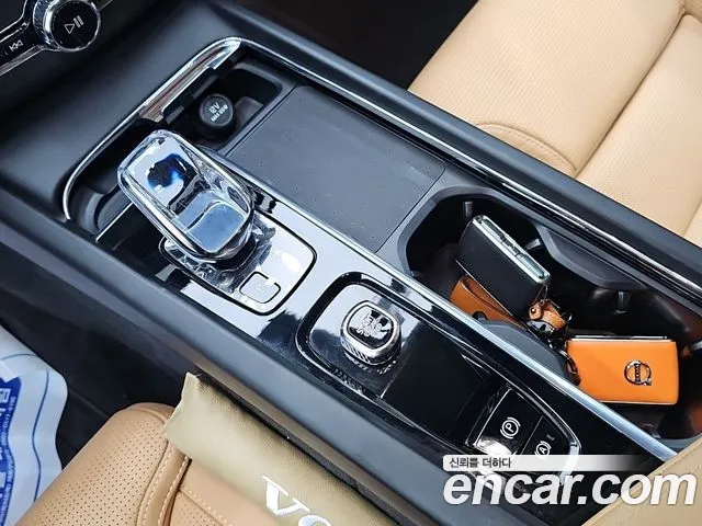 Вольво XC60 — Фото автомобиля 9