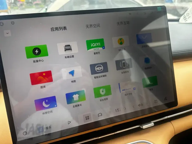 Geely Galaxy Starship 7 EM-i — Фото автомобиля 13