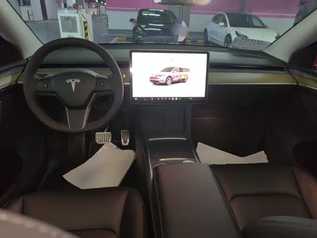 Tesla Model Y — Фото автомобиля 9