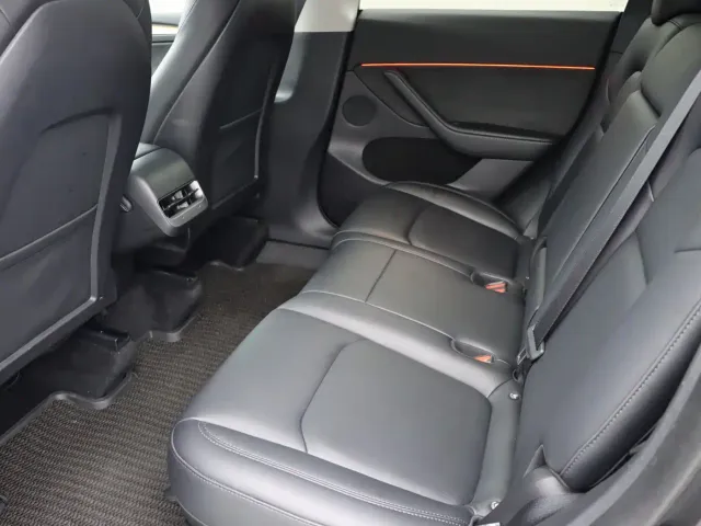 Tesla Model Y — Фото автомобиля 12