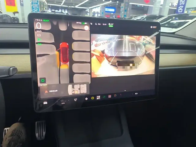 Tesla Model Y — Фото автомобиля 12