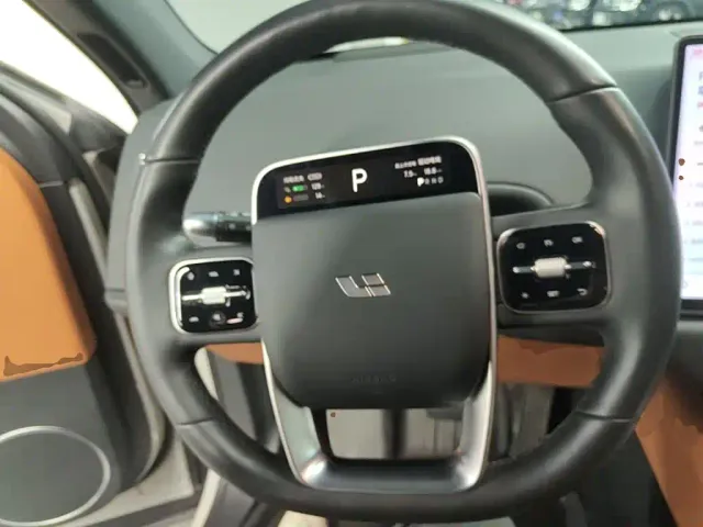 Li Auto L6 — Фото автомобиля 6