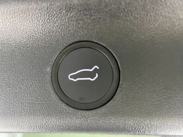 Tesla Model Y — Фото автомобиля 22