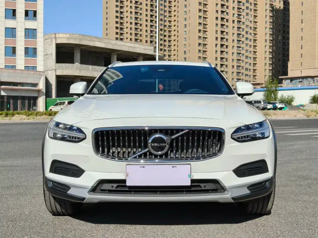 Volvo V90 — Фото автомобиля 2