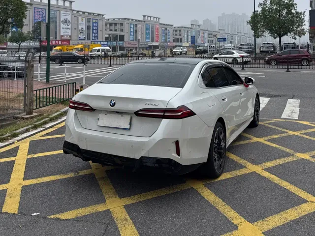 BMW 5 Series — Фото автомобиля 15