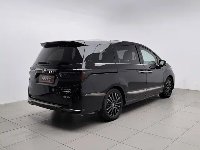 Honda Elysion — Фото автомобиля 2