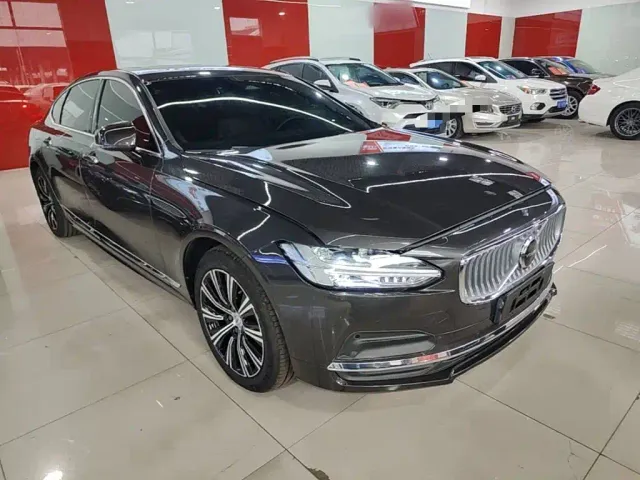 Volvo S90 — Фото автомобиля 3