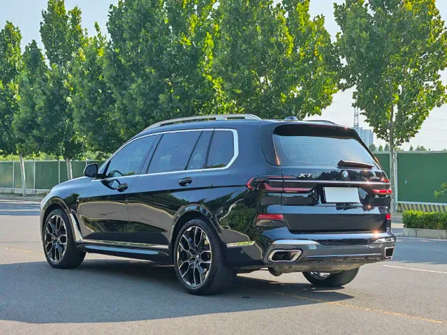 BMW X7 — Фото автомобиля 9