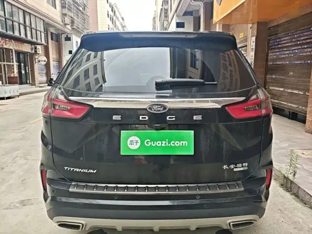 Ford Edge — Фото автомобиля 3
