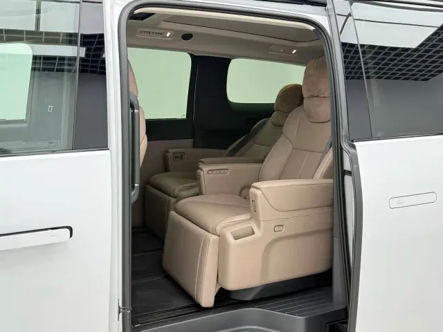 Li Auto MEGA — Фото автомобиля 7