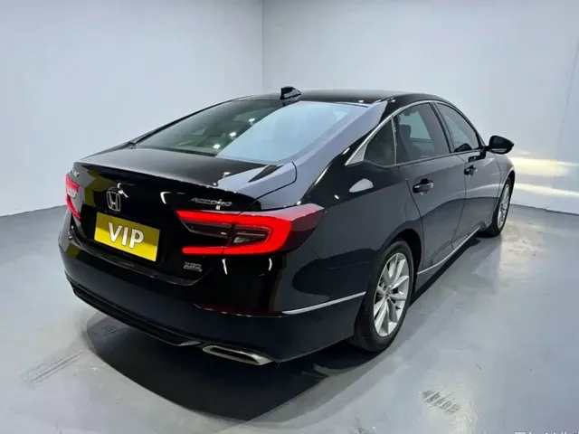 Honda Accord — Фото автомобиля 4
