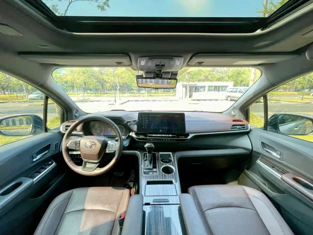 Toyota Sienna — Фото автомобиля 17
