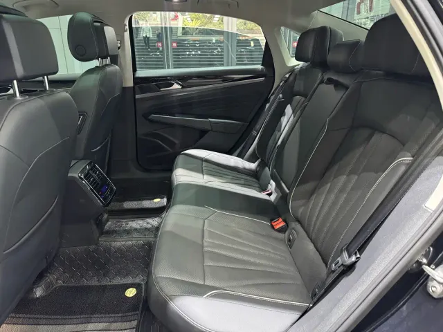 Volkswagen Passat — Фото автомобиля 10