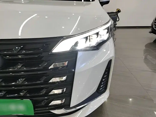 GAC Trumpchi M6 — Фото автомобиля 17
