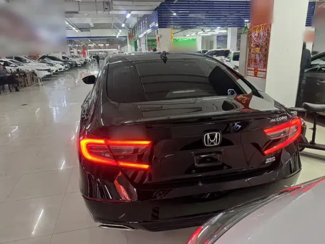 Honda Accord — Фото автомобиля 10