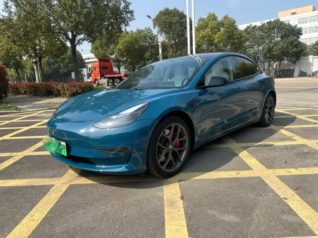 Фотография автомобиля — Tesla Model 3