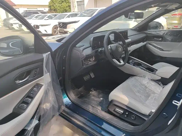 Honda Inspire Hybrid — Фото автомобиля 15