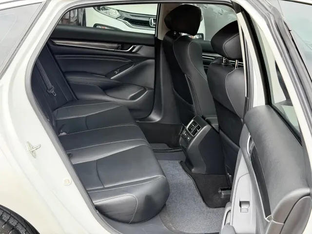 Honda Accord — Фото автомобиля 9