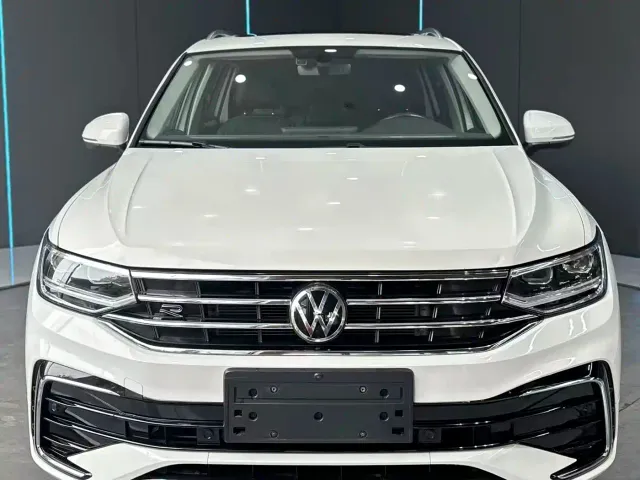 Volkswagen Tiguan L — Фото автомобиля 2