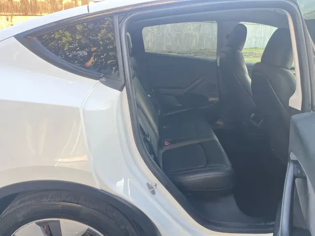 Tesla Model Y — Фото автомобиля 12