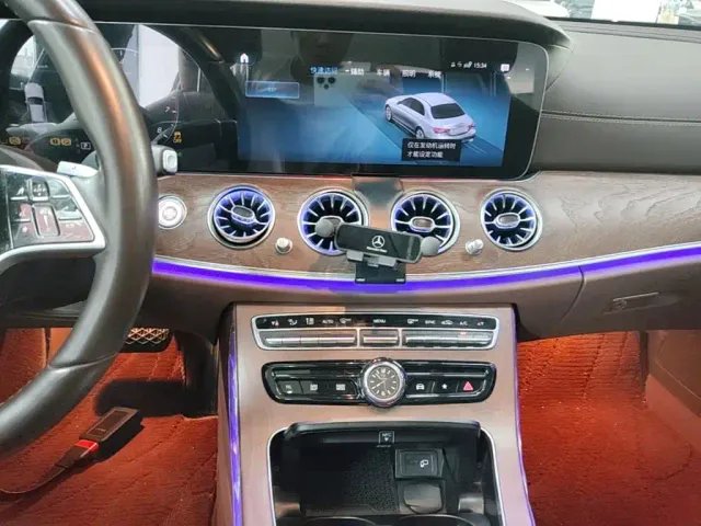 Mercedes-Benz E-Class — Фото автомобиля 12